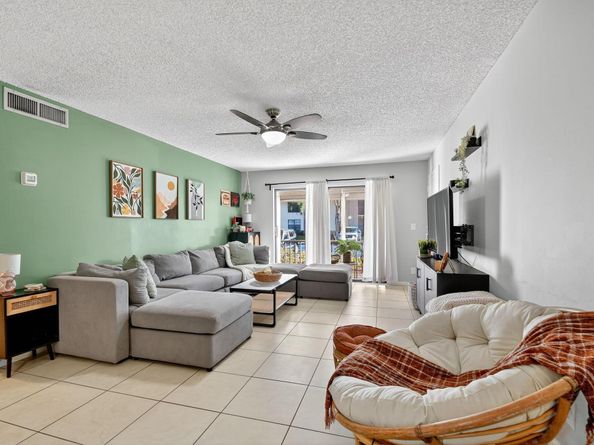 9815 Pineapple Tree Drive 105, Boynton Beach FL 33436