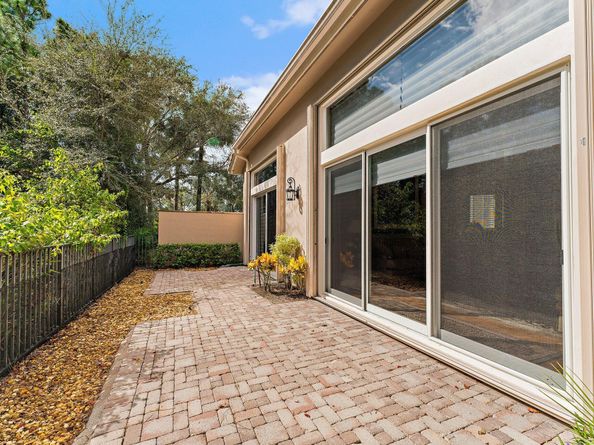 200 Montant Drive, Palm Beach Gardens FL 33410