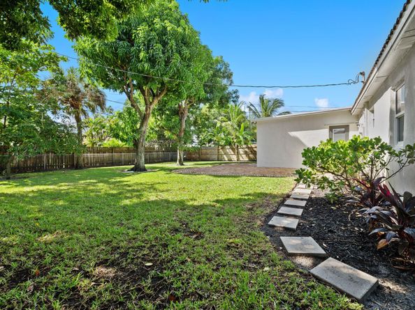 344 Forest Hill Blvd, West Palm Beach FL 33405