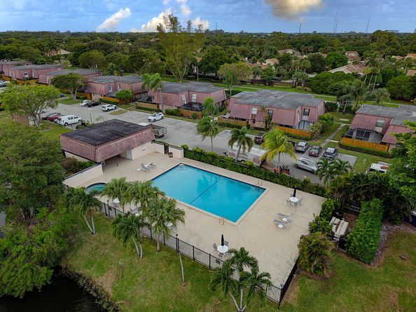 7690 Courtyard Run W, Boca Raton FL 33433