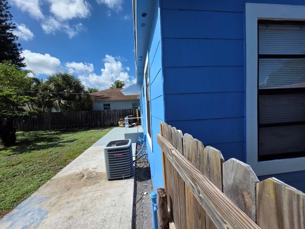 812 Selkirk Street, West Palm Beach FL 33405