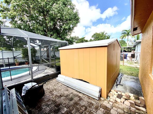 406 SW 80th Ter, North Lauderdale FL 33068