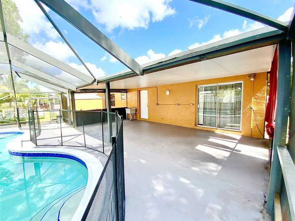 406 SW 80th Ter, North Lauderdale FL 33068