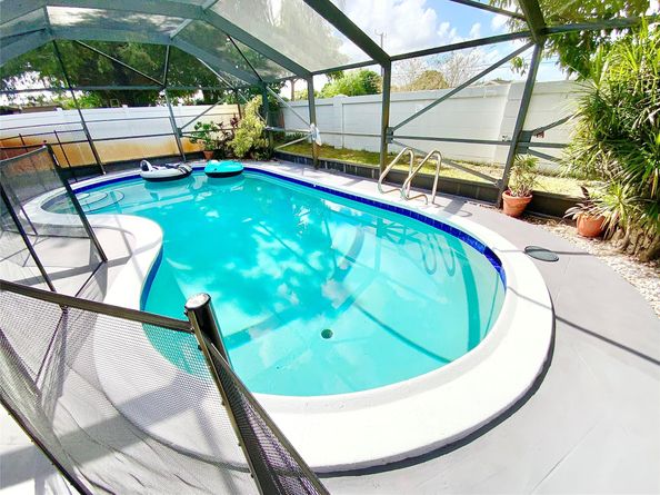 406 SW 80th Ter, North Lauderdale FL 33068