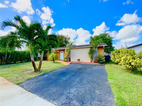 406 SW 80th Ter, North Lauderdale FL 33068