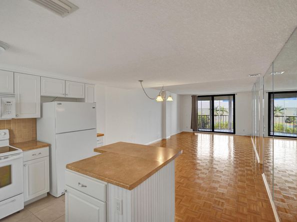 890 N Federal Highway 410, Lantana FL 33462