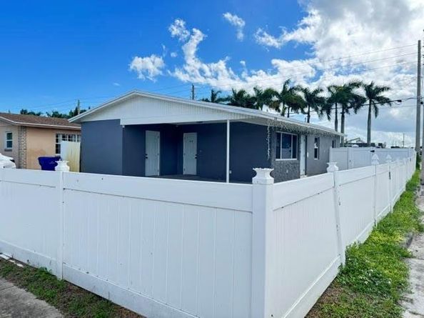 818 Avenue U, Riviera Beach FL 33404