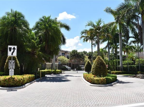 114 SW 127th Ter 114, Plantation FL 33325