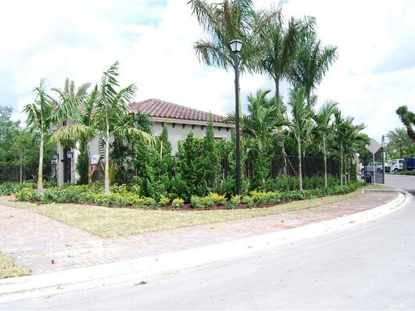 114 SW 127th Ter 114, Plantation FL 33325
