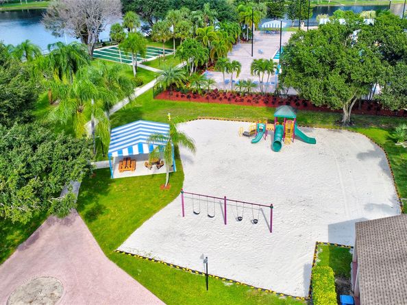 3249 Carambola Cir 3249, Coconut Creek FL 33066