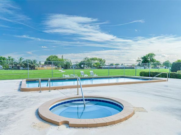 1424 NW 97th Ter 280, Hollywood FL 33024