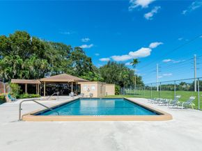 1424 NW 97th Ter 280, Hollywood FL 33024