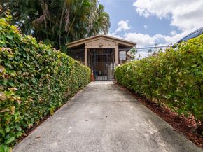 1424 NW 97th Ter 280, Hollywood FL 33024