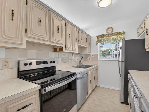 1025 South Dr D, Delray Beach FL 33445