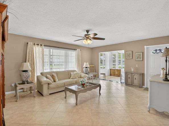 1025 South Dr D, Delray Beach FL 33445