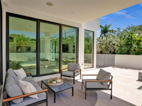 1111 SE 9th AVE, Fort Lauderdale FL 33316