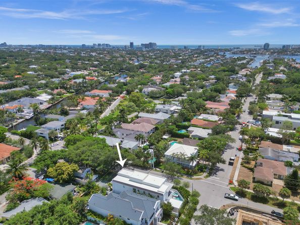 1111 SE 9th AVE, Fort Lauderdale FL 33316