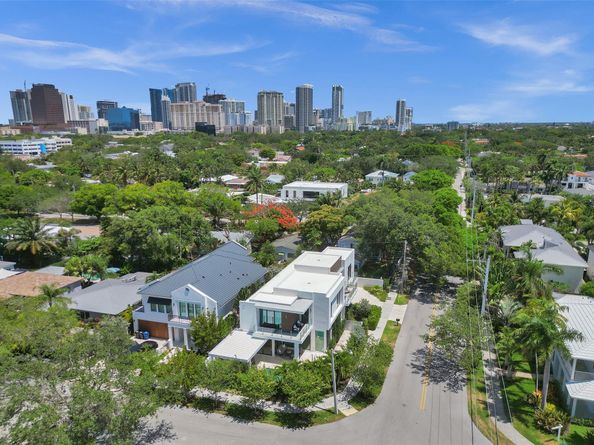 1111 SE 9th AVE, Fort Lauderdale FL 33316