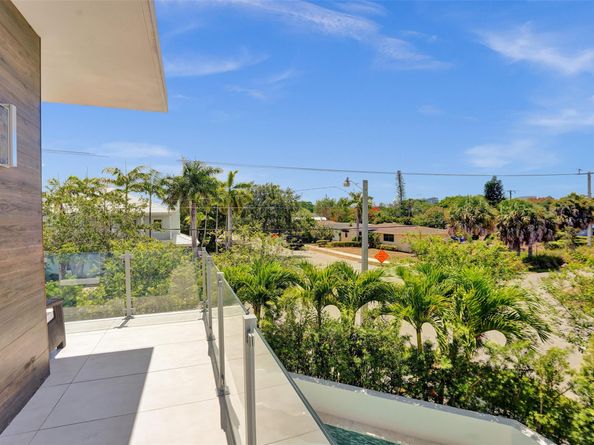 1111 SE 9th AVE, Fort Lauderdale FL 33316