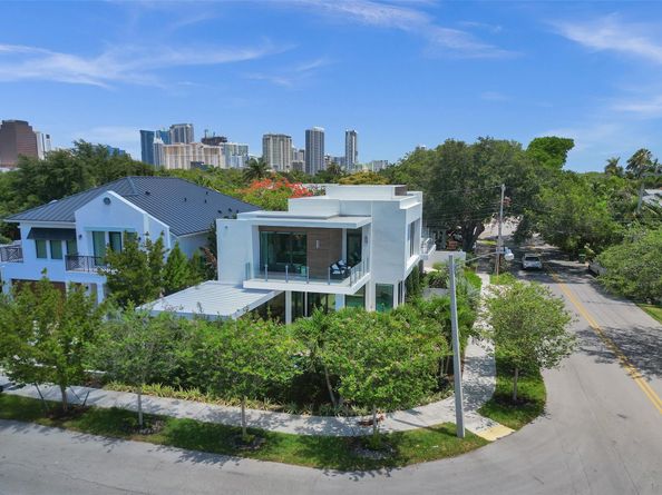 1111 SE 9th AVE, Fort Lauderdale FL 33316