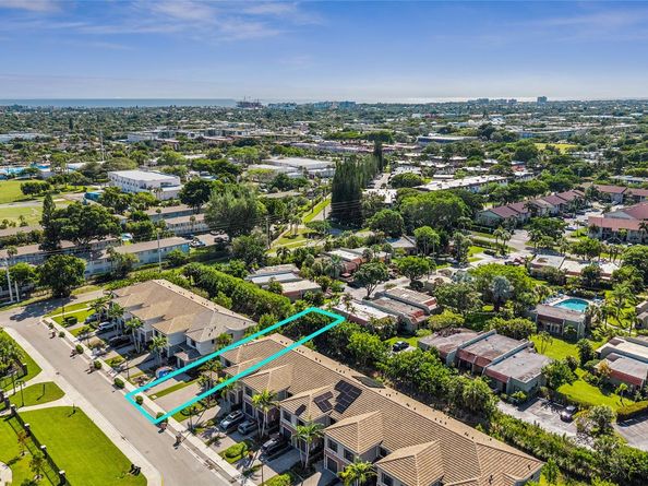 180 SE 5th Ct, Deerfield Beach FL 33441