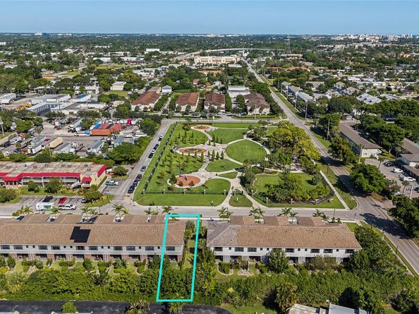 180 SE 5th Ct, Deerfield Beach FL 33441