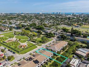 180 SE 5th Ct, Deerfield Beach FL 33441