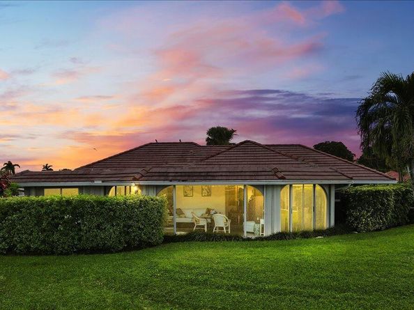 233 Rio Vista Circle, Atlantis FL 33462