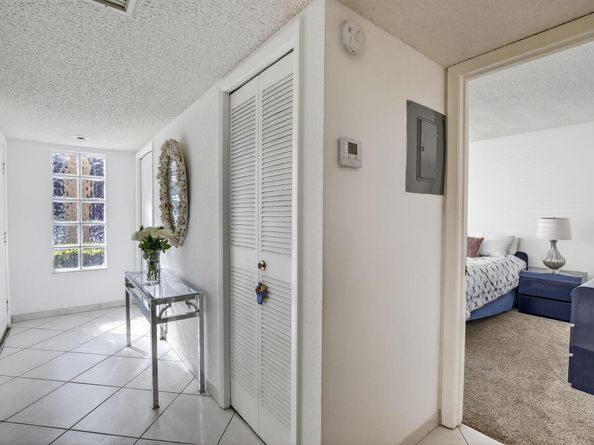 380 Racquet Club Road 106, Weston FL 33326