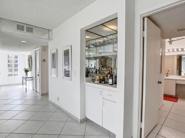 380 Racquet Club Road 106, Weston FL 33326