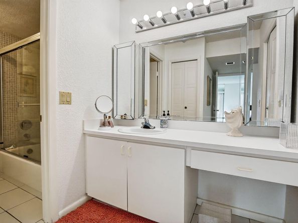 380 Racquet Club Road 106, Weston FL 33326