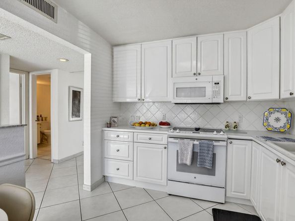 380 Racquet Club Road 106, Weston FL 33326