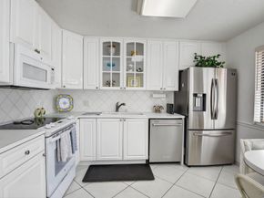 380 Racquet Club Road 106, Weston FL 33326