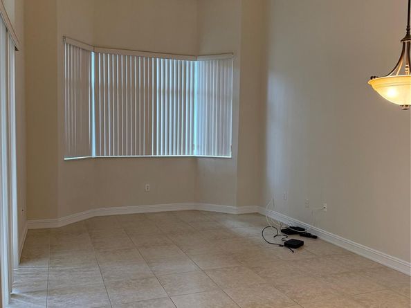 16102 Emerald Estates Dr 129, Weston FL 33331