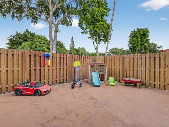 8200 Thames Boulevard C, Boca Raton FL 33433