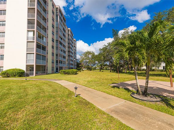 3575 Broken Woods Dr 303, Coral Springs FL 33065