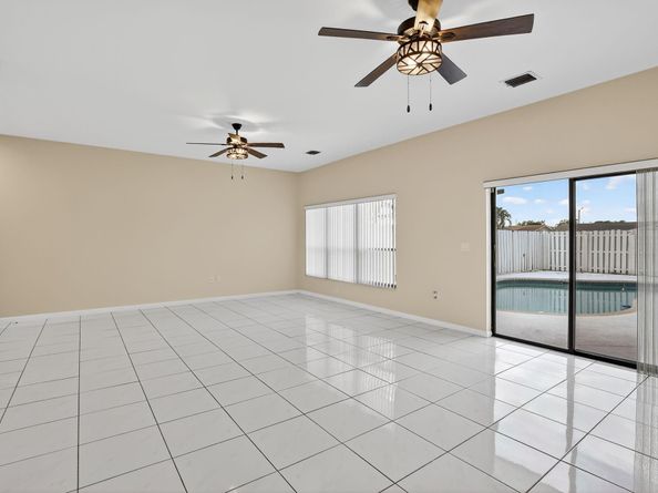 9401 NW 18th Dr, Plantation FL 33322