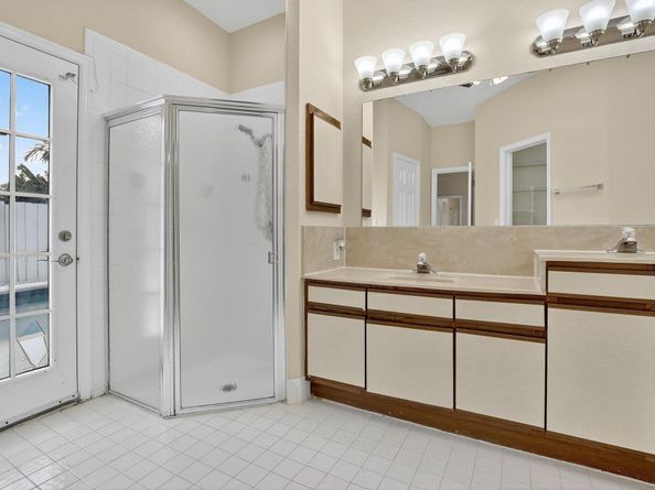 9401 NW 18th Dr, Plantation FL 33322