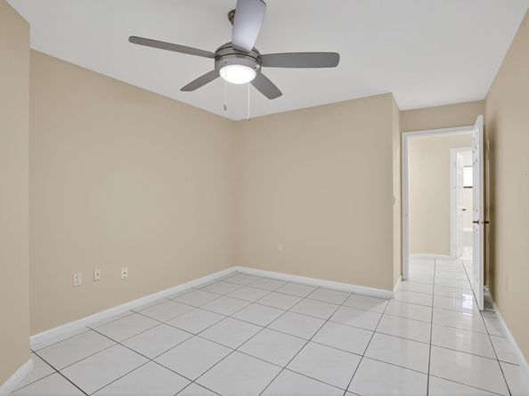 9401 NW 18th Dr, Plantation FL 33322