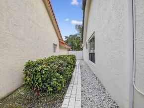 9401 NW 18th Dr, Plantation FL 33322