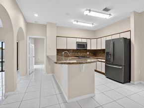 9401 NW 18th Dr, Plantation FL 33322