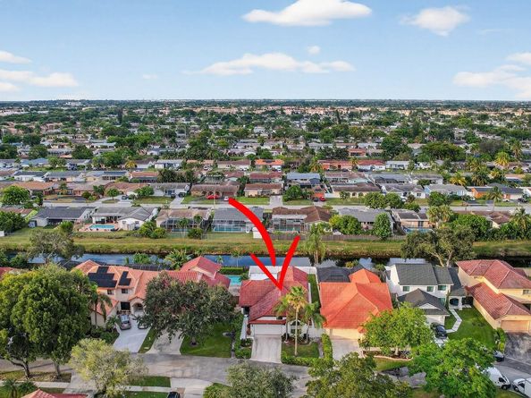 9401 NW 18th Dr, Plantation FL 33322