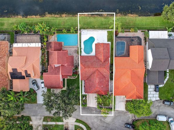 9401 NW 18th Dr, Plantation FL 33322