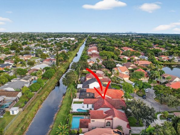 9401 NW 18th Dr, Plantation FL 33322