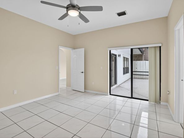 9401 NW 18th Dr, Plantation FL 33322