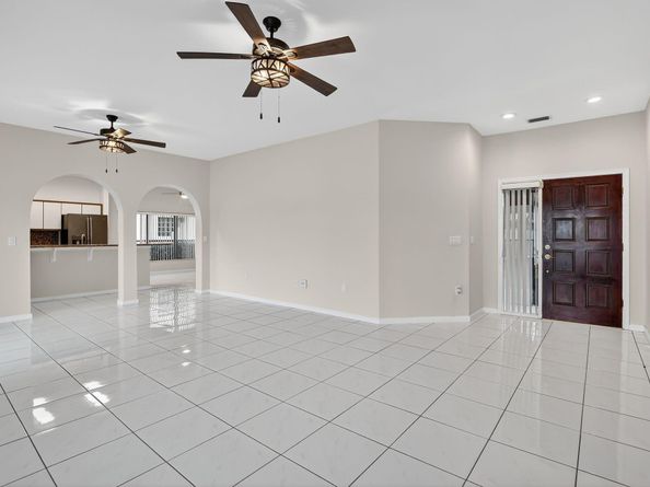 9401 NW 18th Dr, Plantation FL 33322