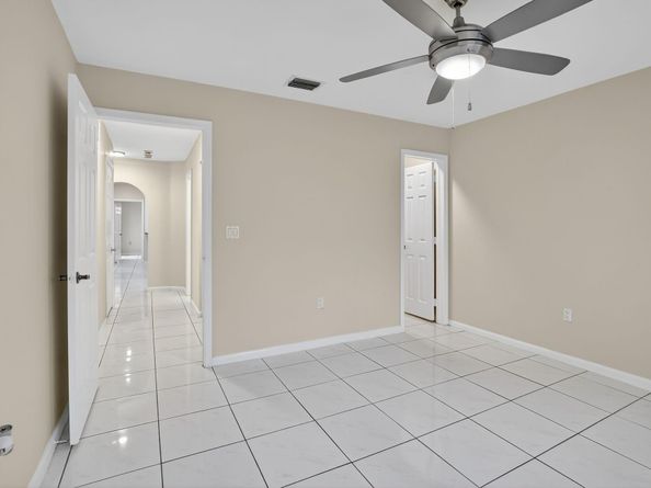 9401 NW 18th Dr, Plantation FL 33322