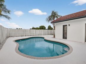 9401 NW 18th Dr, Plantation FL 33322