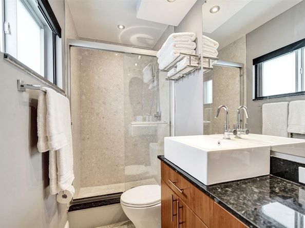 3370 NE 17th Ave, Oakland Park FL 33334