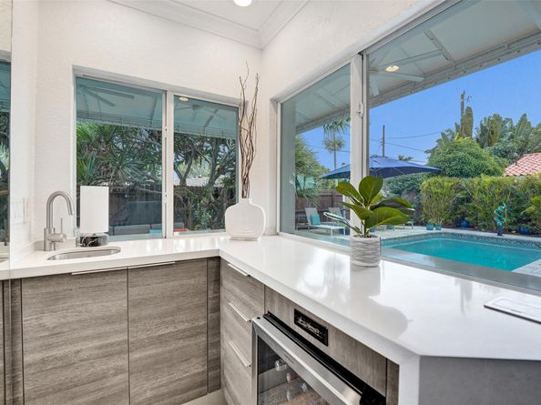 3370 NE 17th Ave, Oakland Park FL 33334